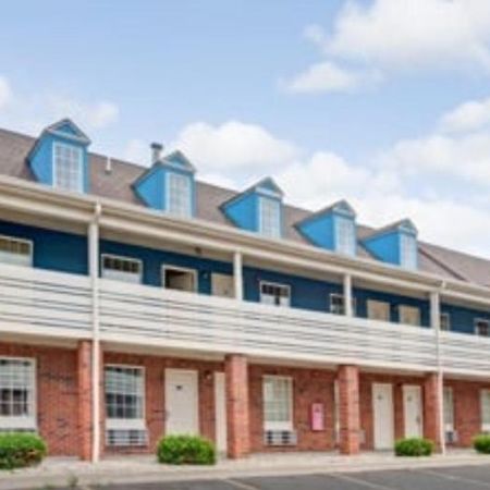 Travelodge By Wyndham Canton-Livonia Area, Mi Εξωτερικό φωτογραφία