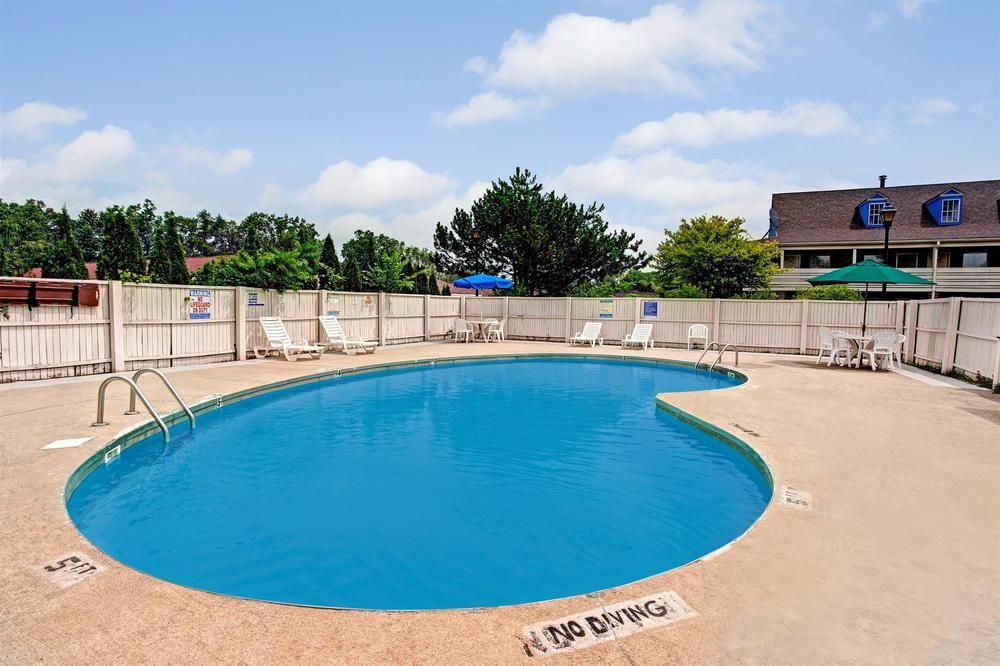 Travelodge By Wyndham Canton-Livonia Area, Mi Εξωτερικό φωτογραφία