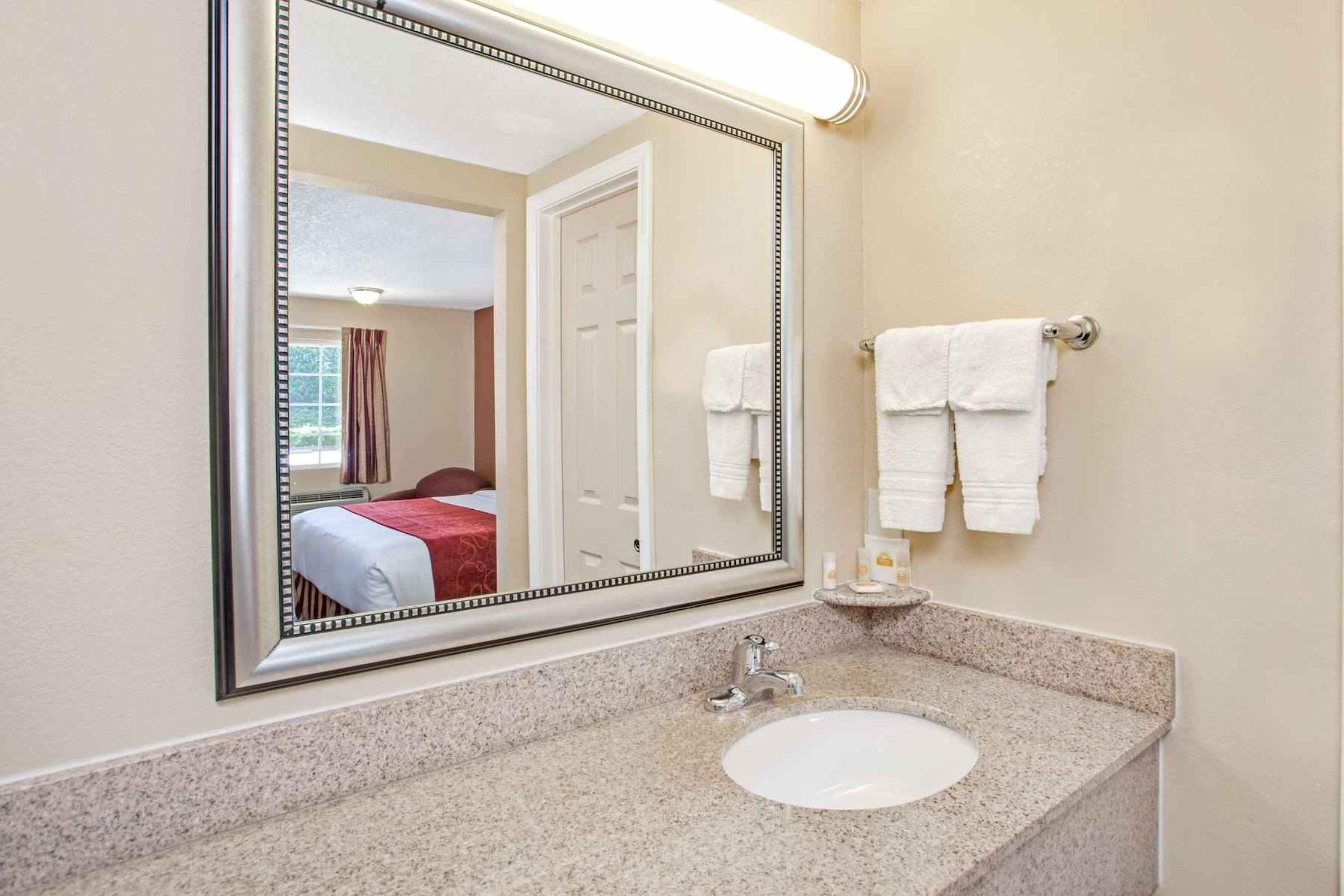 Travelodge By Wyndham Canton-Livonia Area, Mi Εξωτερικό φωτογραφία