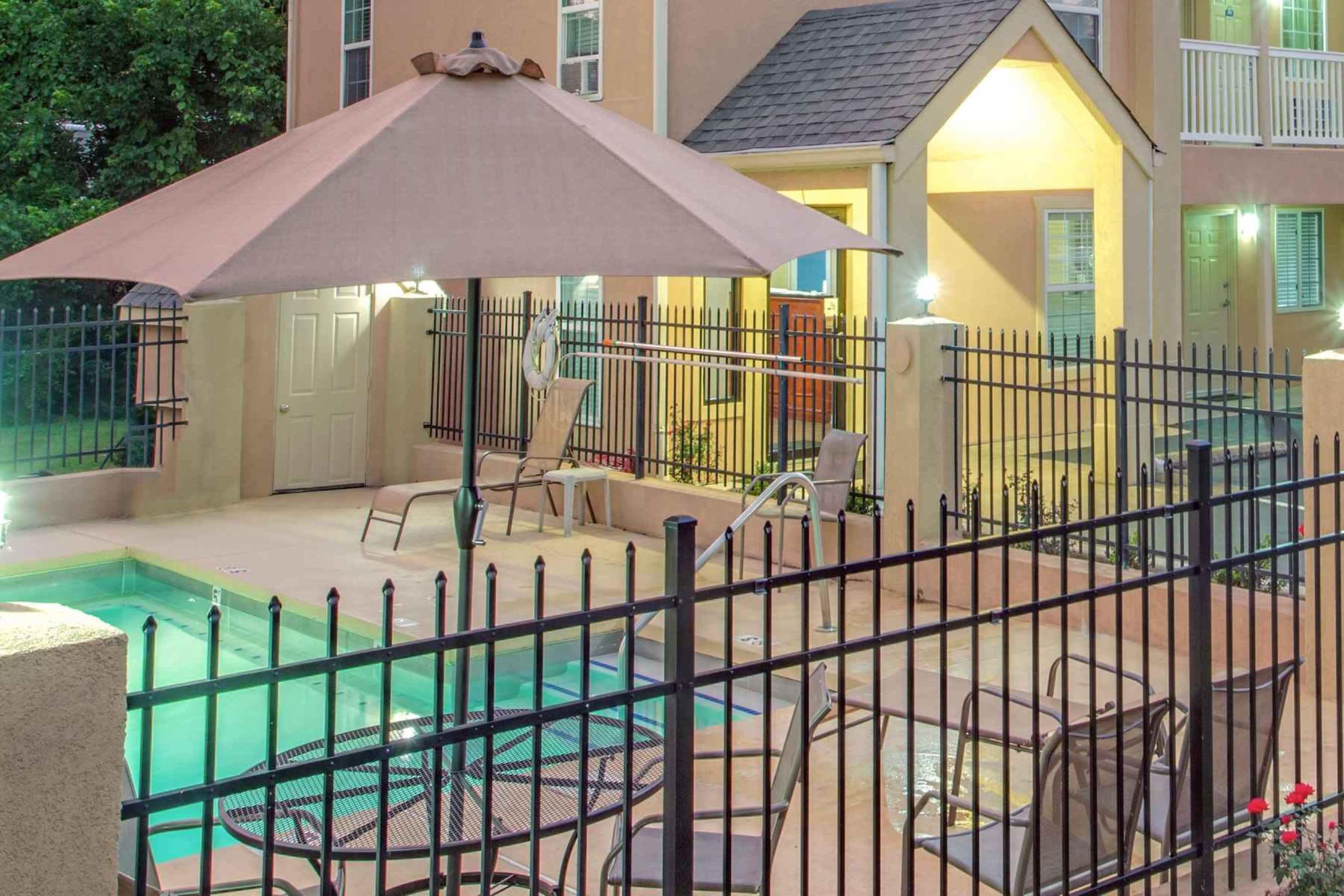 Travelodge By Wyndham Canton-Livonia Area, Mi Εξωτερικό φωτογραφία