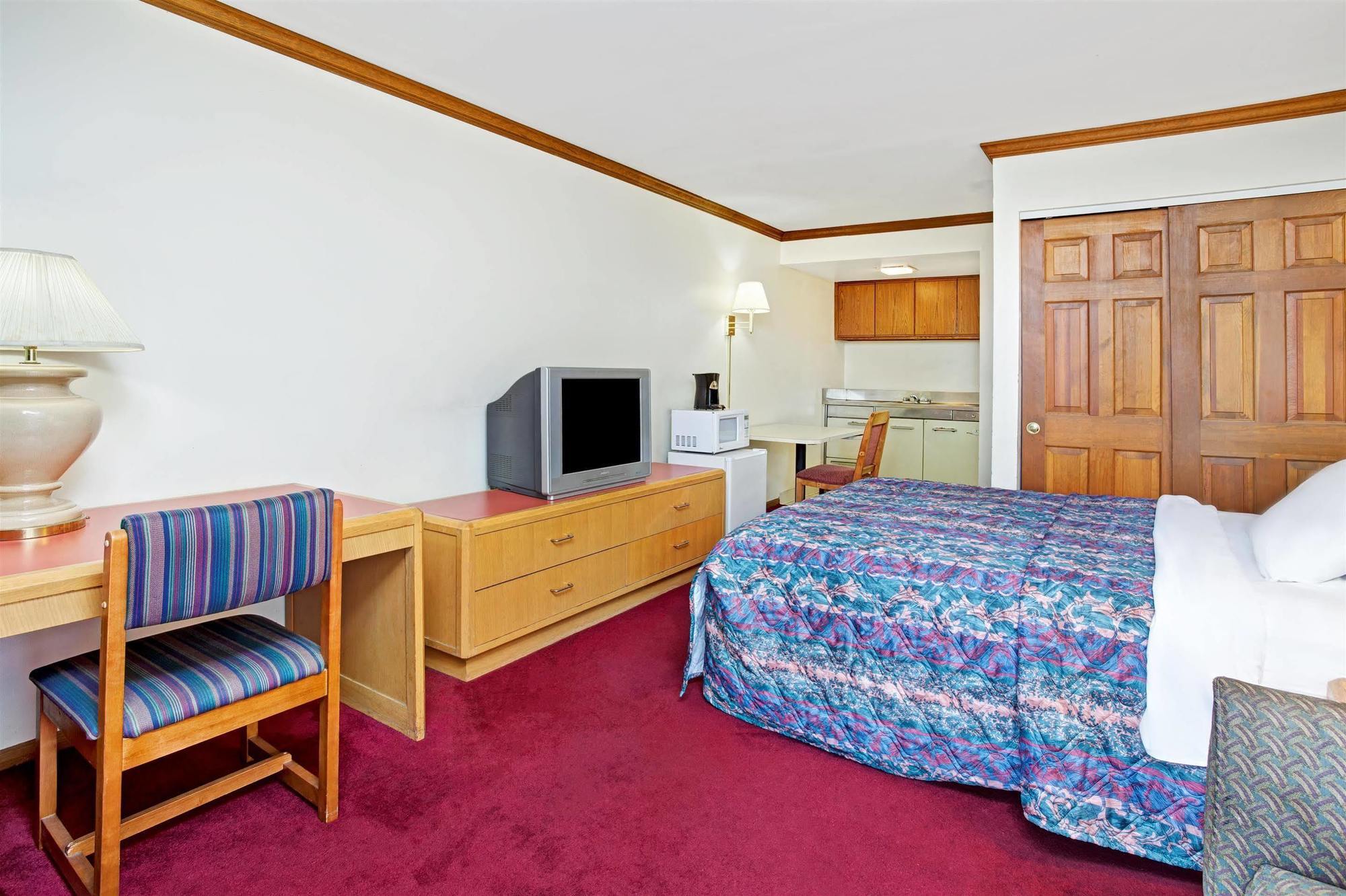Travelodge By Wyndham Canton-Livonia Area, Mi Εξωτερικό φωτογραφία