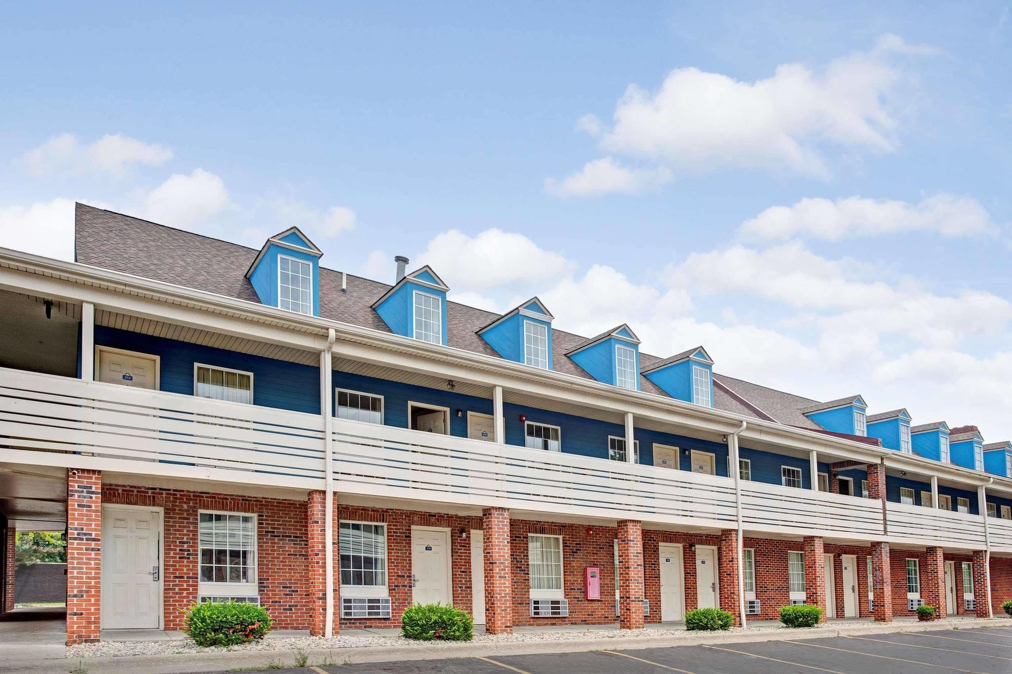 Travelodge By Wyndham Canton-Livonia Area, Mi Εξωτερικό φωτογραφία